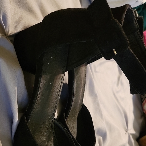 Elegant Black Women's Heels Size 8 - Picture 2 of 4